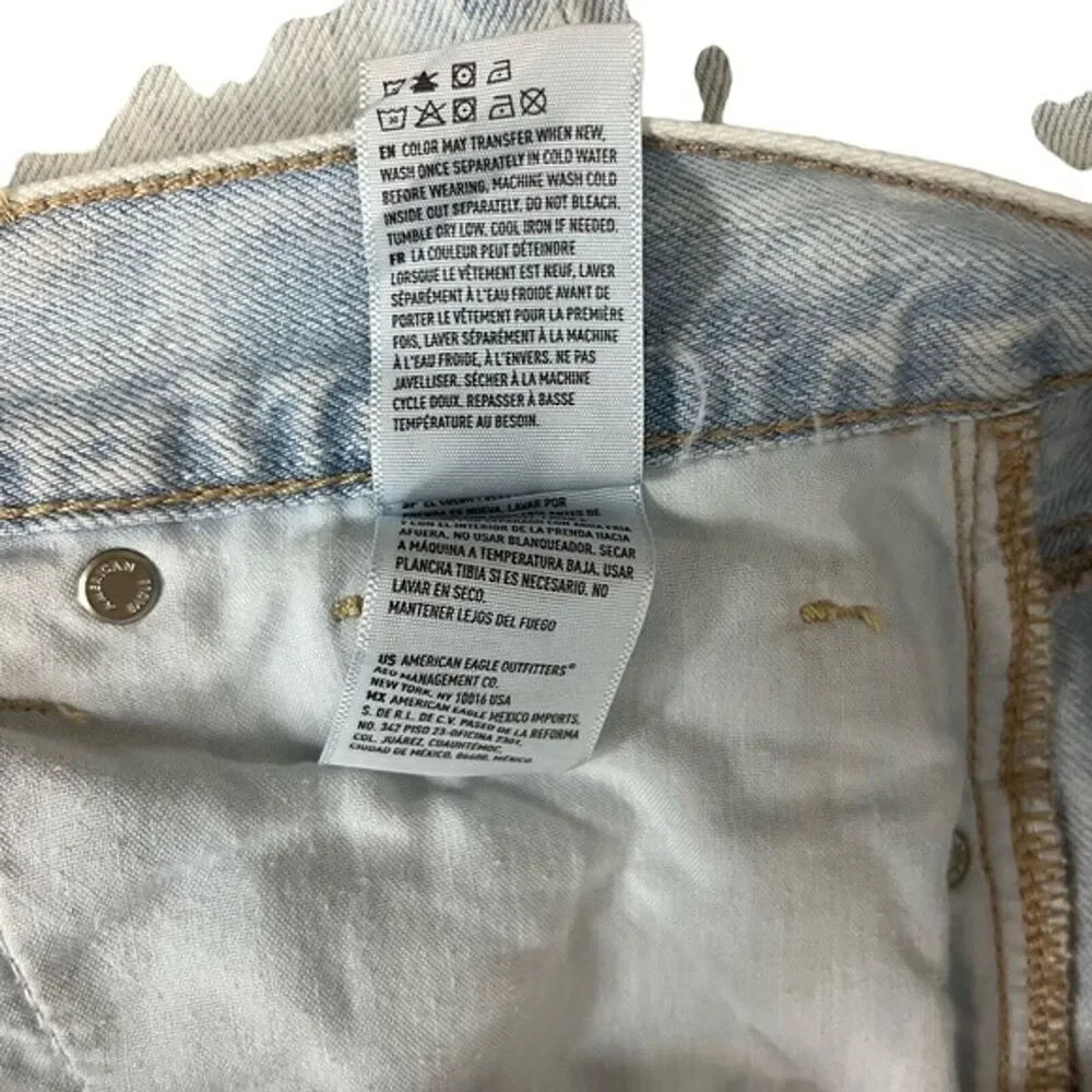 AMERICAN EAGLE MOM JEAN High Rise Distressed Light Blue Wash Raw Hem Jeans sz 4